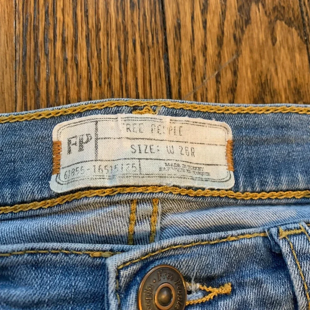 Free People Skinny Jeans 61855-16515125 DISTRESSED‎ size W 28R Open Knees